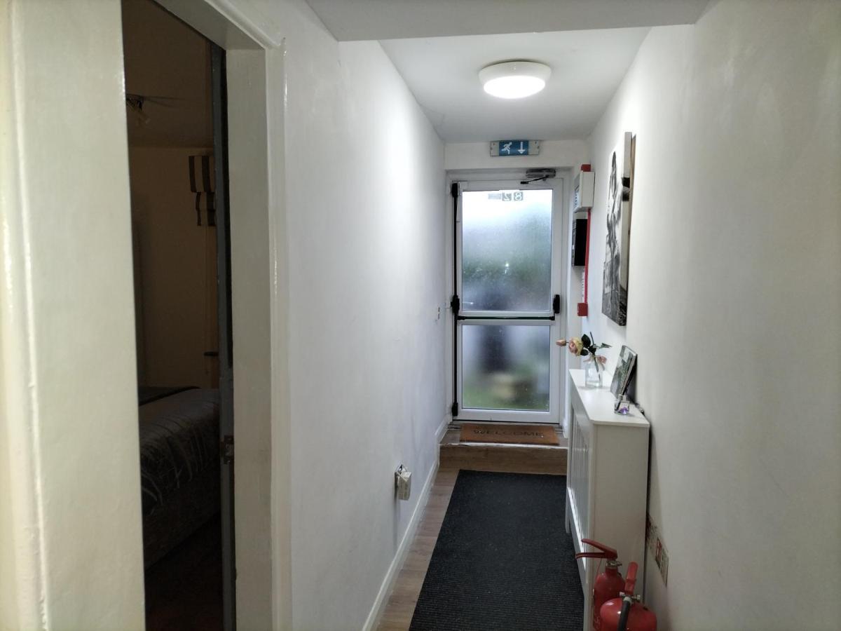 The New Accommodation Free Complementary Breakfast Tibshelf Exterior foto